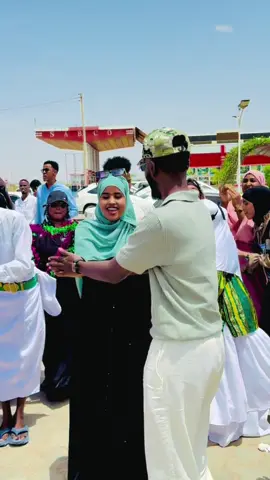 A post by @alinainabeerdon on TikTok caption: Welcome queen iyo abti @Rahmoroose🦋 @Roodoinabeerdone❤️👸 #teamalinainabeerdoon #puntlander🇸🇱 #muqdishotiktok🇸🇴🇸🇴❤ 