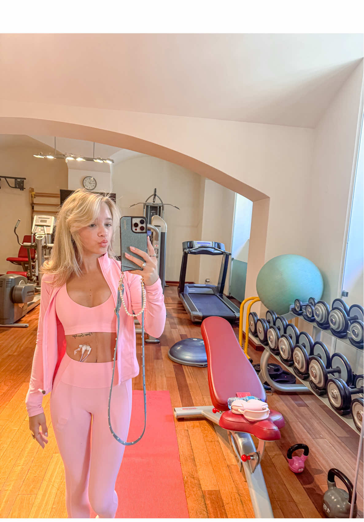 A post by @emmakokofficial._ on TikTok caption: Rock that body!!!! Don’t mind my morning face 🩷 #fy #foryou #fyp #foryoupagе #viral #trend #trending #furdich #furdichseite #furdichpage #voorjou #voorjoupagina #voorjoupage #blowthisup #blowthisuptiktok #emmakok #rockthatbody 