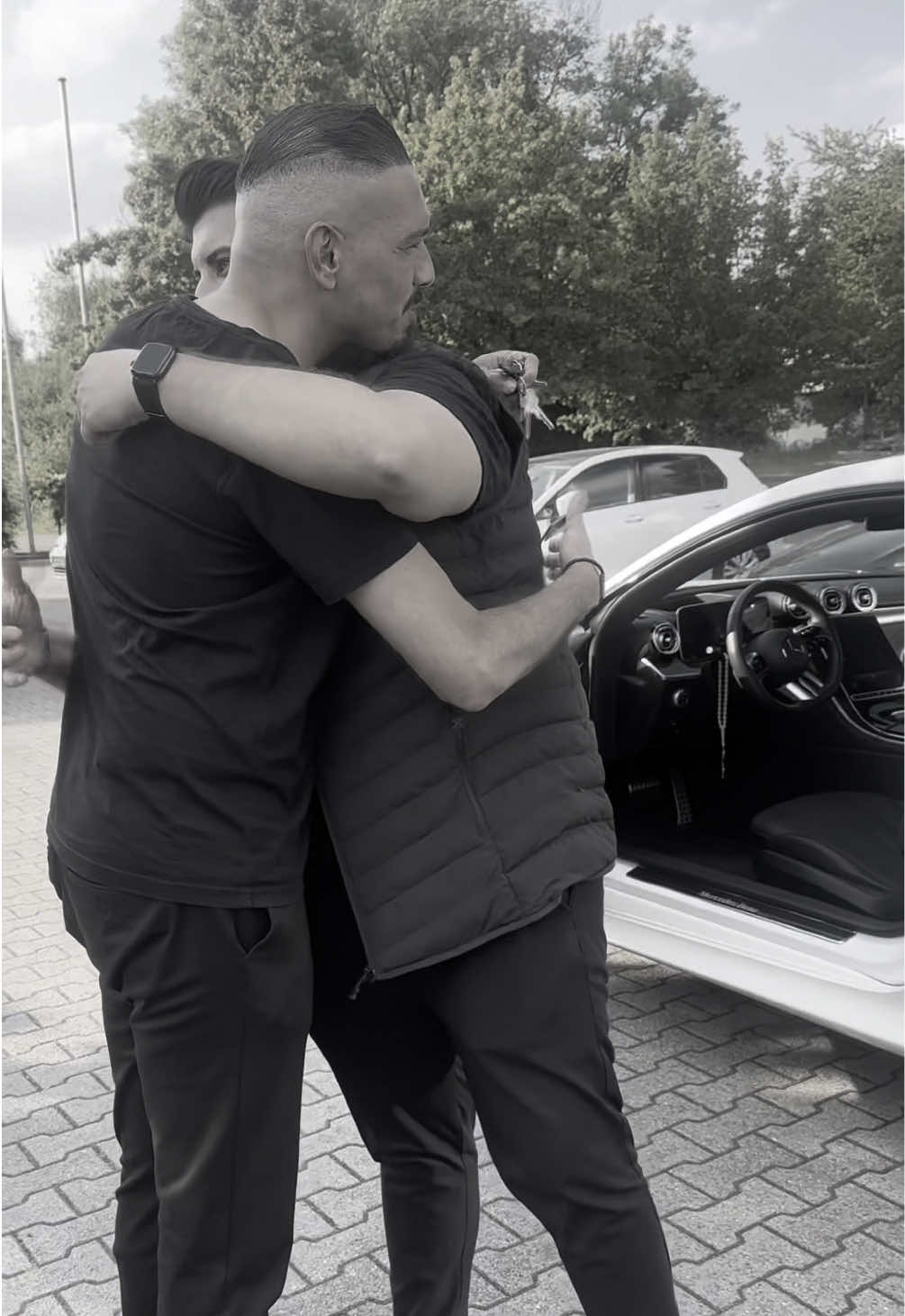 A post by @profiautoraten on TikTok caption: „Even though you may move on, you will always hold a cherished place in our hearts.“ Wir wünschen dir für den nächsten Lebensabschnitt alles Gute und viel Erfolg. Danke für die gemeinsame Zeit! Mach‘s gut, Sinan.