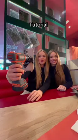 A post by @twinmelody on TikTok caption: TUTORIAL DE TRANSICIONES 😊♥️ #tutorial #transicion 