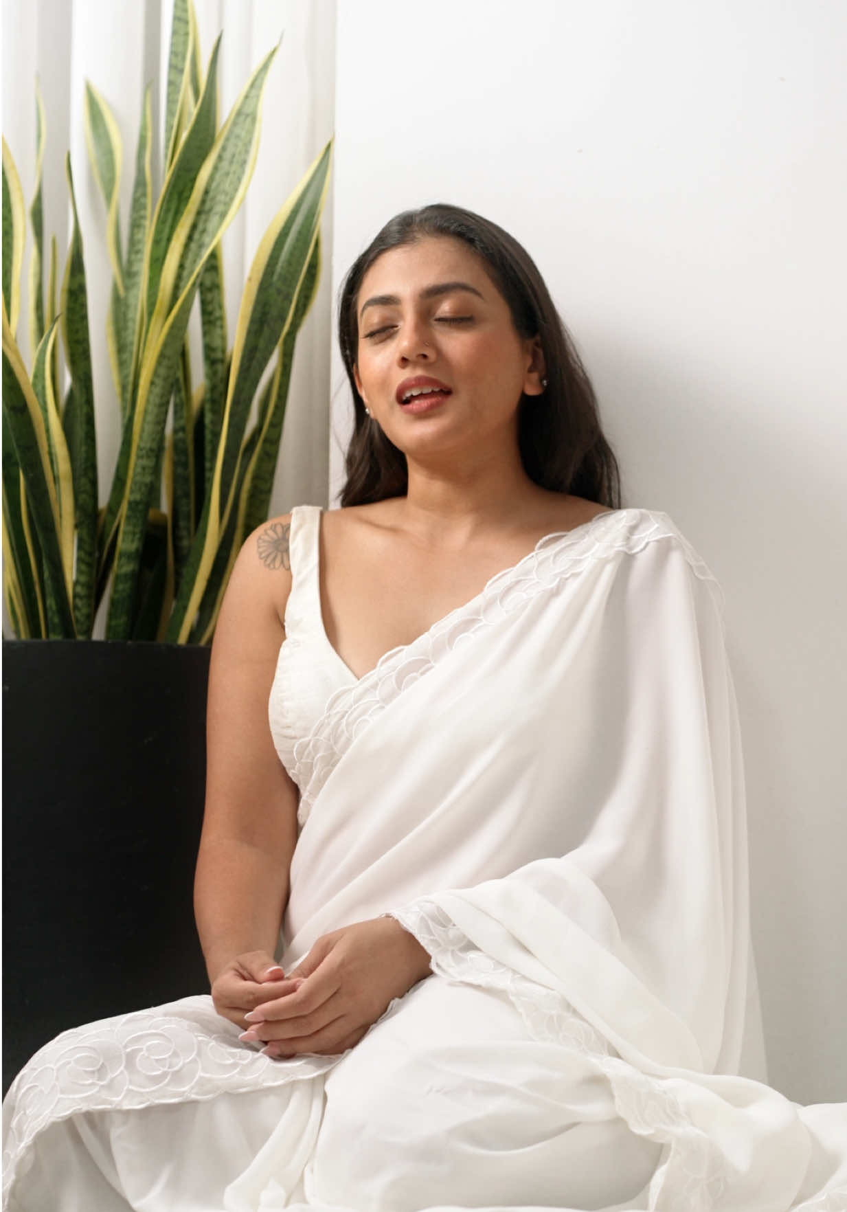 A post by @shanudrie007 on TikTok caption: යුගයක නිමාව.  ඉතින්, ඇත්තටම ආදරෙයි නම් කවදාම හරි එකතු වෙයි🤍 #irasandawadala #endofanera #malinifonseka #vijayakumaratunga #jothipala #anjalinegunathilaka #fyp #tribute # 