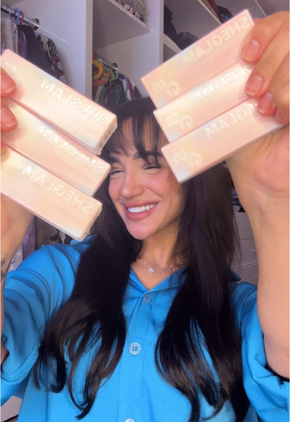 A post by @leahh on TikTok caption: اي اكثر shade حبيتوه؟💙 @SHEGLAM  #SHEGLAM  #SHEGLAMJellyStick  #SHEGLAMcrueltyiree #SHEGLAMpartner