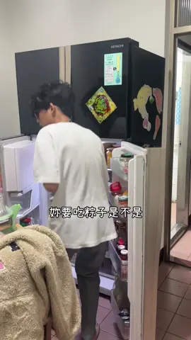 A post by @jue0726_ on TikTok caption: 你說你喜歡吃粽子哦？好吧那只能給你了@NiNi @品崴 #NiNi與品崴 #端午節 