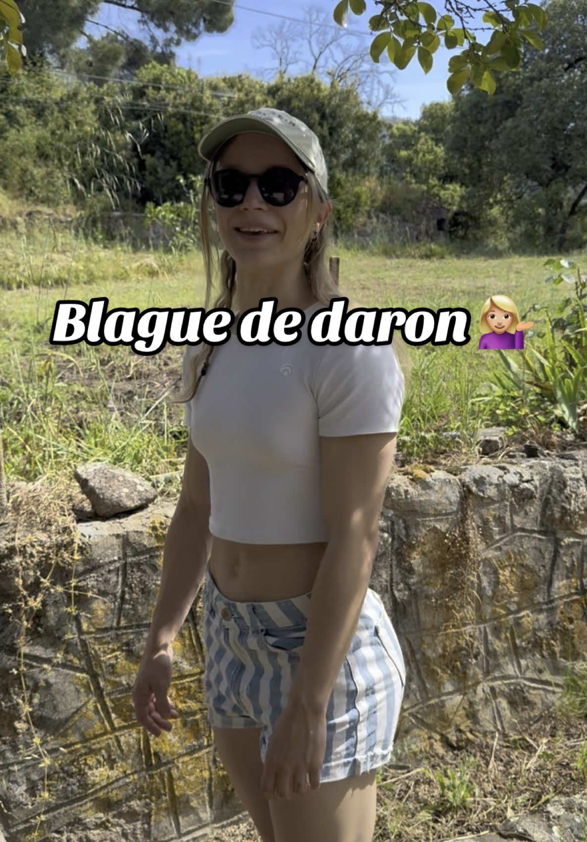 A post by @alinedessine on TikTok caption: J’ai l’humour de ton daron 