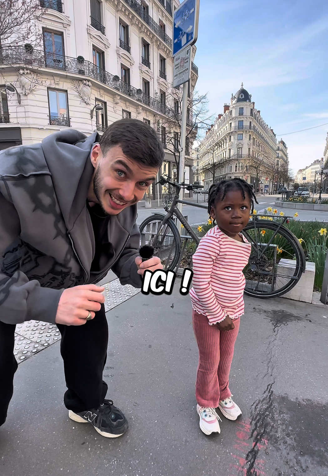 A post by @gabinouvilla on TikTok caption: Parle pas dans le micro ! #defi #videodrole #cadeau 