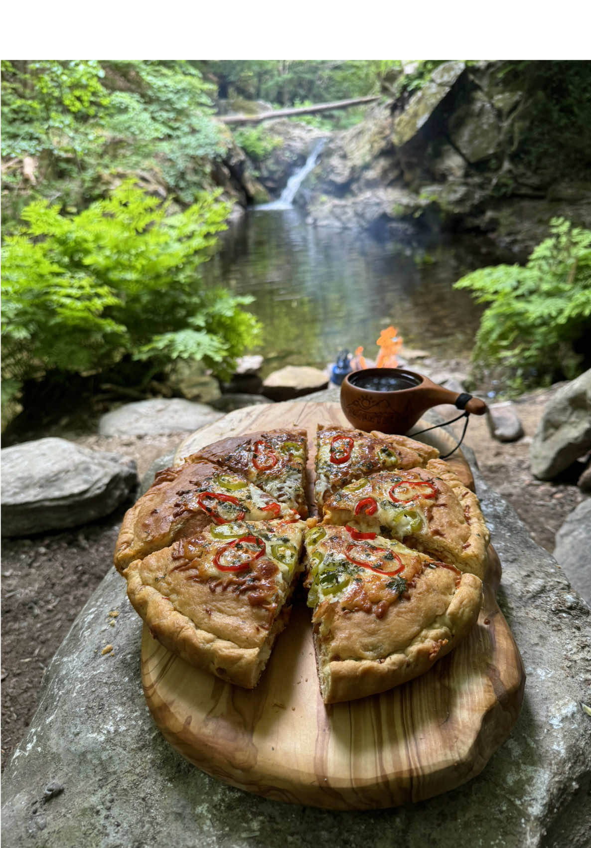 A post by @karadenizli.maceraci on TikTok caption: Dilimlenmiş Hamurda Soslu Tavuk Pişirme 🥮 🐔 cooking chicken with sauce in sliced dough  #outdoors #outdoorcooking #foodvideos #asmrsounds #asmrcooking #cooking #asmr #foodporn #camping #cookingvideo #recipe 