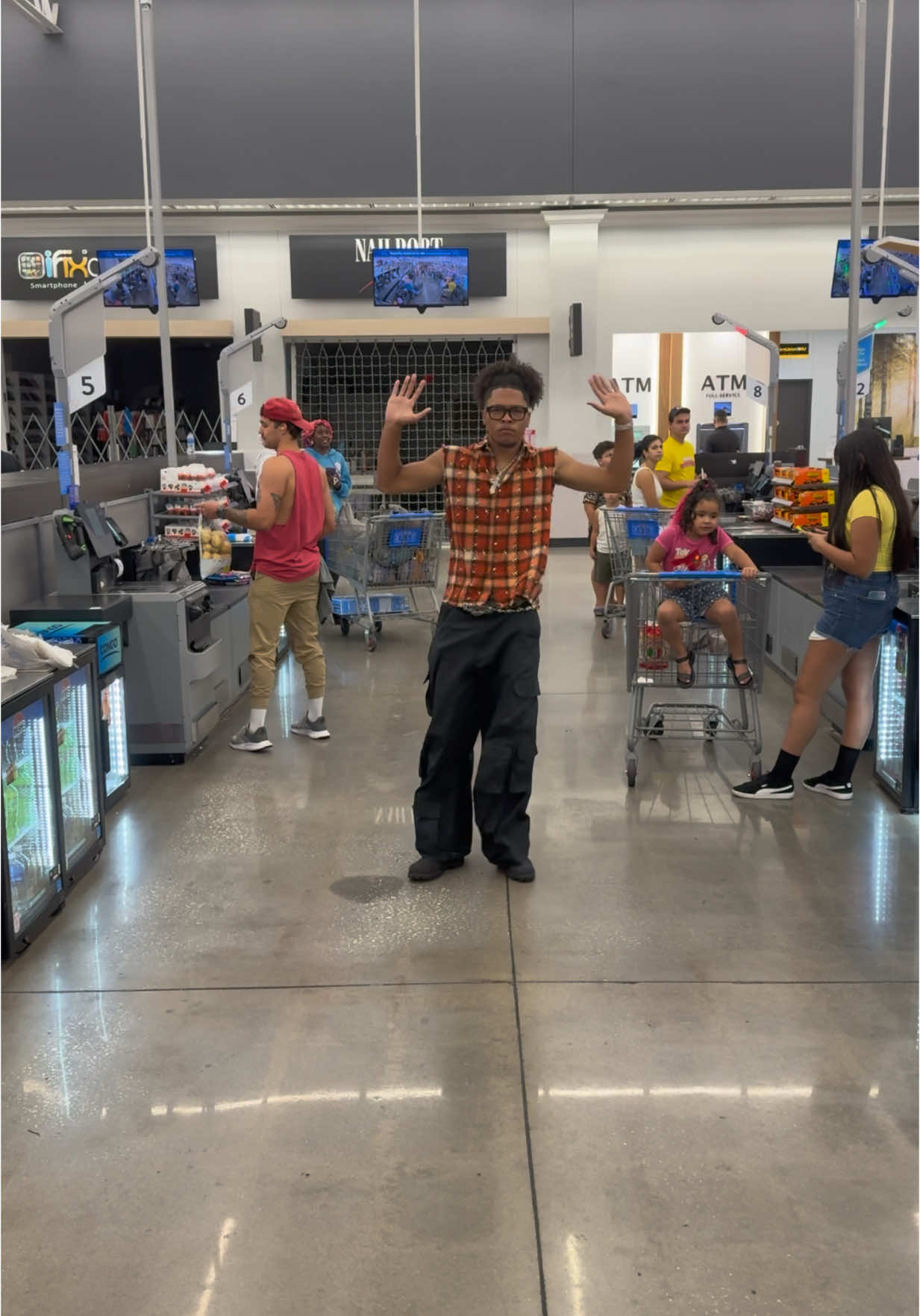 A post by @lilmark_m256 on TikTok caption: This dance is fye 😁