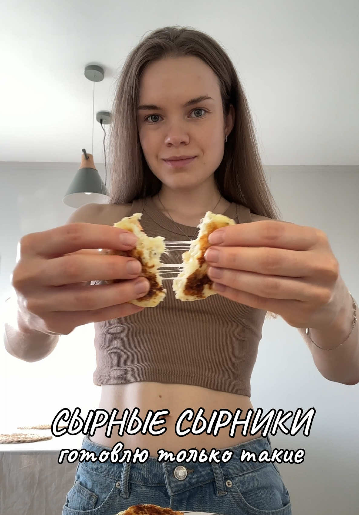 A post by @alena_hungry on TikTok caption: сырники от слова сыр 🧀 тг: алёна хангри #рек #рекомендации #еданакамеру #завтрак #пп #ппрецепты