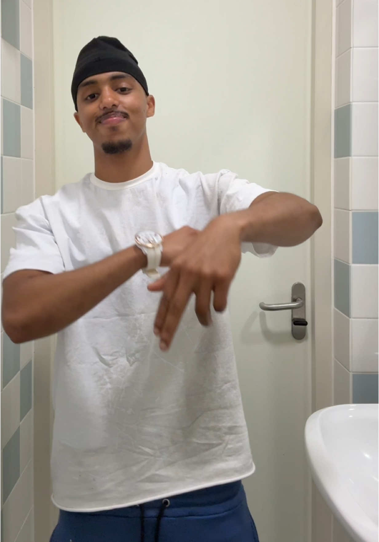 A post by @fikir30 on TikTok caption: Ileen adiga moyee ……..ku dar😂😂#foryoupage #somalitiktok #fyp 