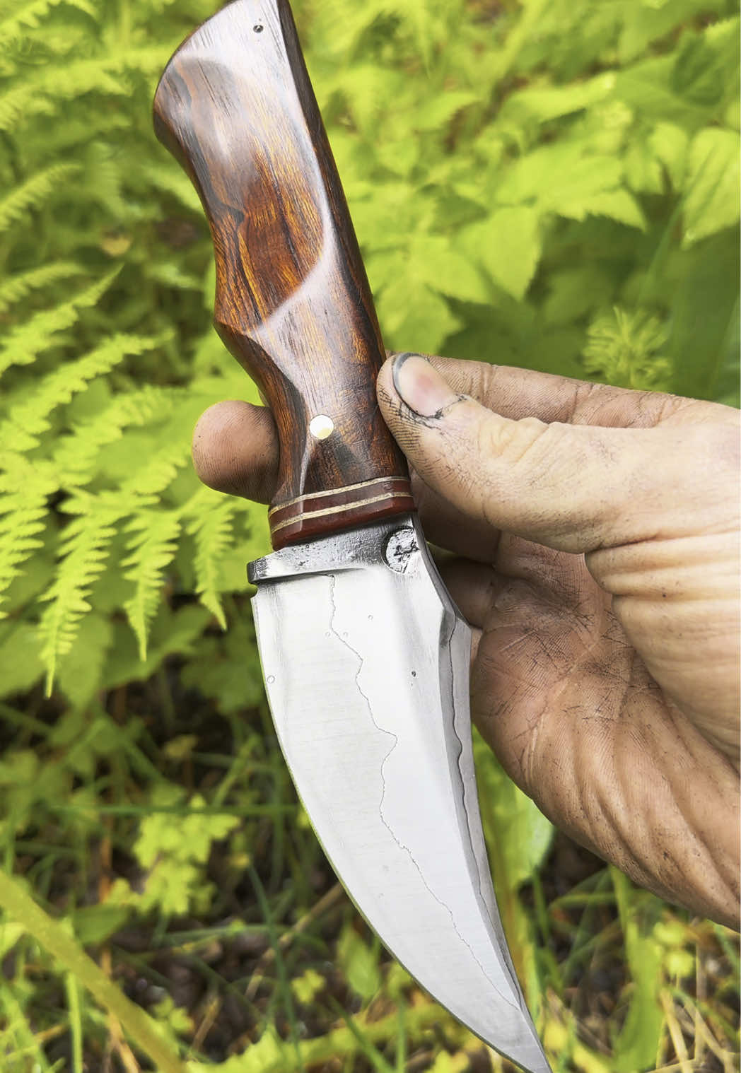A post by @barrettknives on TikTok caption: San mai Tusk Blade 1095 and 15n20, set into resin and desert ironwood. 