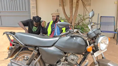 A post by @diankaetlagare on TikTok caption: moto taxi sans recette 😁😁👏