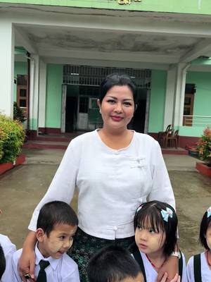 A post by @khinehninwai19 on TikTok caption: ကလေးတွေ ကျောင်းအပ်💚💙