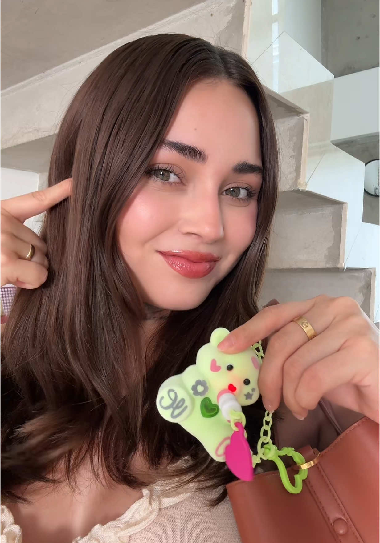 A post by @mariankrawstor on TikTok caption: Acompáñame a stylear mis Cocolotti 💕✨  #CoccolottiMéxico #LoveAndTellForever #Coccolotti @tiktoy_mania 
