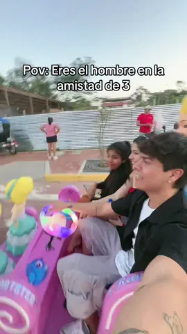 A post by @faulox_ on TikTok caption: Somos mucho ambiente 👺 #humor #amistad 