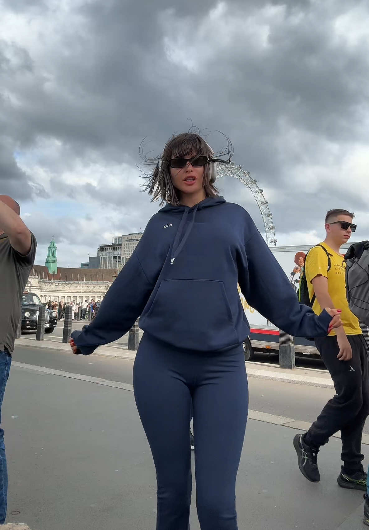 A post by @slimeneazza on TikTok caption: الرهاب الاجتماعي ؟؟؟  💃🏻 #goodvibes #azzaslimene  #لندن🇬🇧  #london  #عزة_سليمان  #تونس🇹🇳  #الجزائر🇩🇿  #السعودية🇸🇦  #المغرب🇲🇦  #لبنان🇱🇧  #azzafamily💜  #العراق🇮🇶 