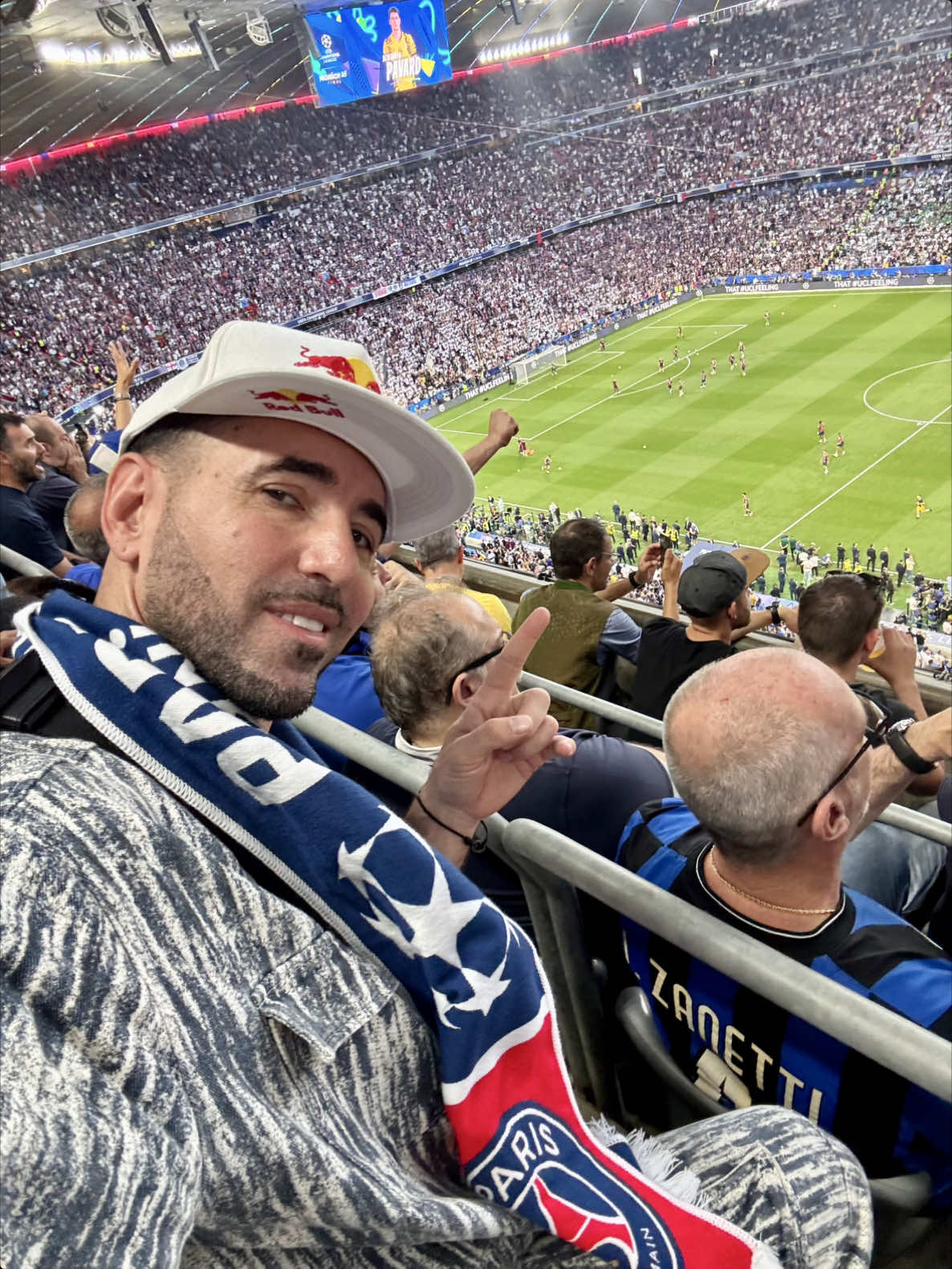 A post by @seanfreestyle on TikTok caption: PSG or inter ? Ici c’est Paris 🔴🔵