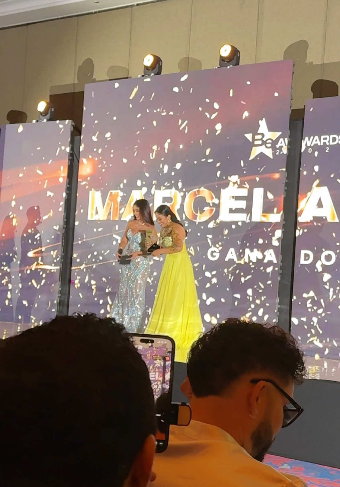 A post by @marcelaperaz on TikTok caption: Acompáñame en los @beawards.sv 🐝 estaba nominada, y adivina que pasó 😱 fue una experiencia muy bonita y memorable, GRACIAS ☺️ #elsalvador #beawards #marcelaperaz 