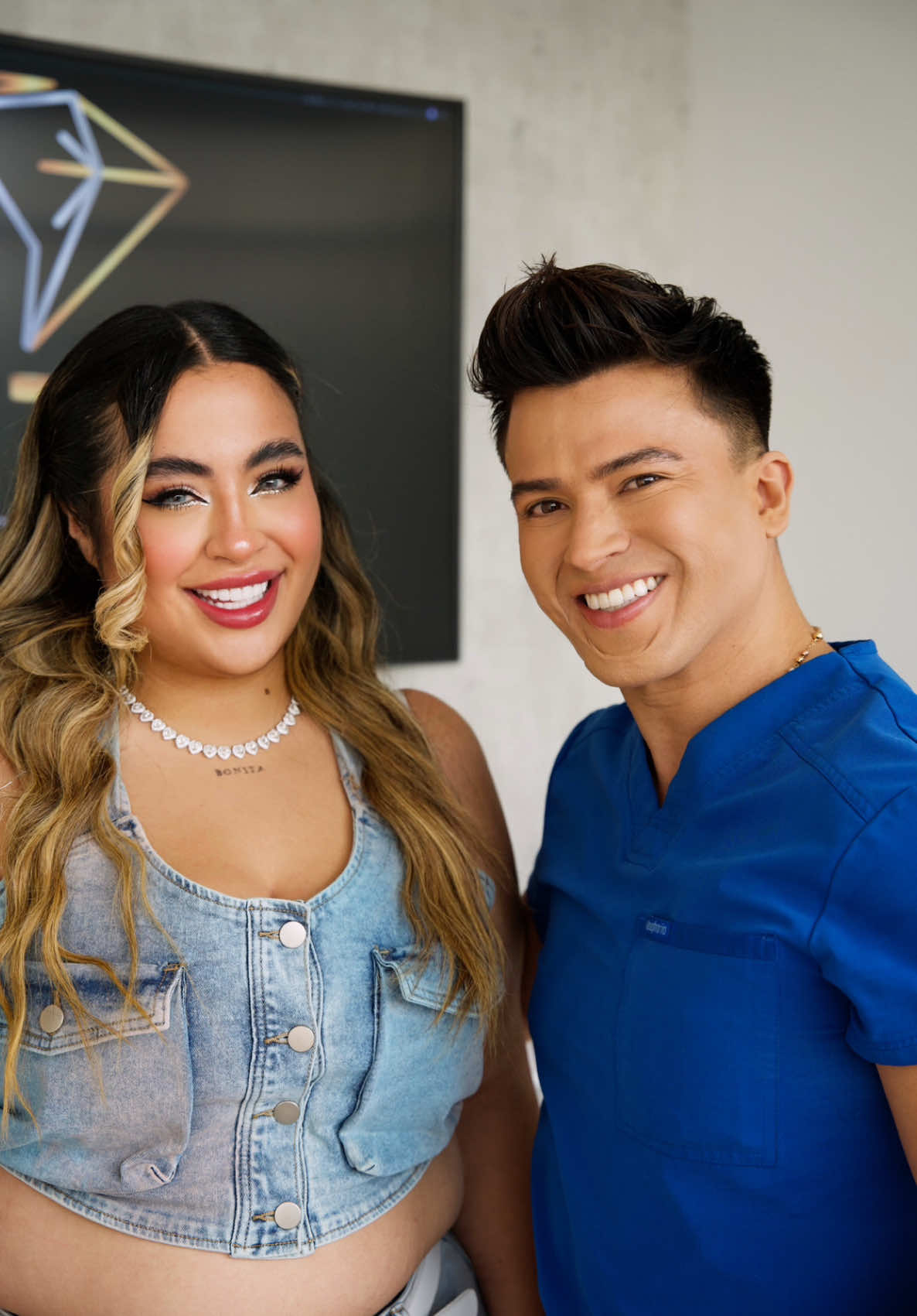 A post by @soymaaleja on TikTok caption: Nunca subestimes el poder de una sonrisa. Este cambio fue más que estético… fue personal. Gracias @Jimmer Hernandez por devolverme la seguridad y las ganas de reír sin miedo. 🦷✨❤️‍🩹 #fyp #soymaaleja #parati 