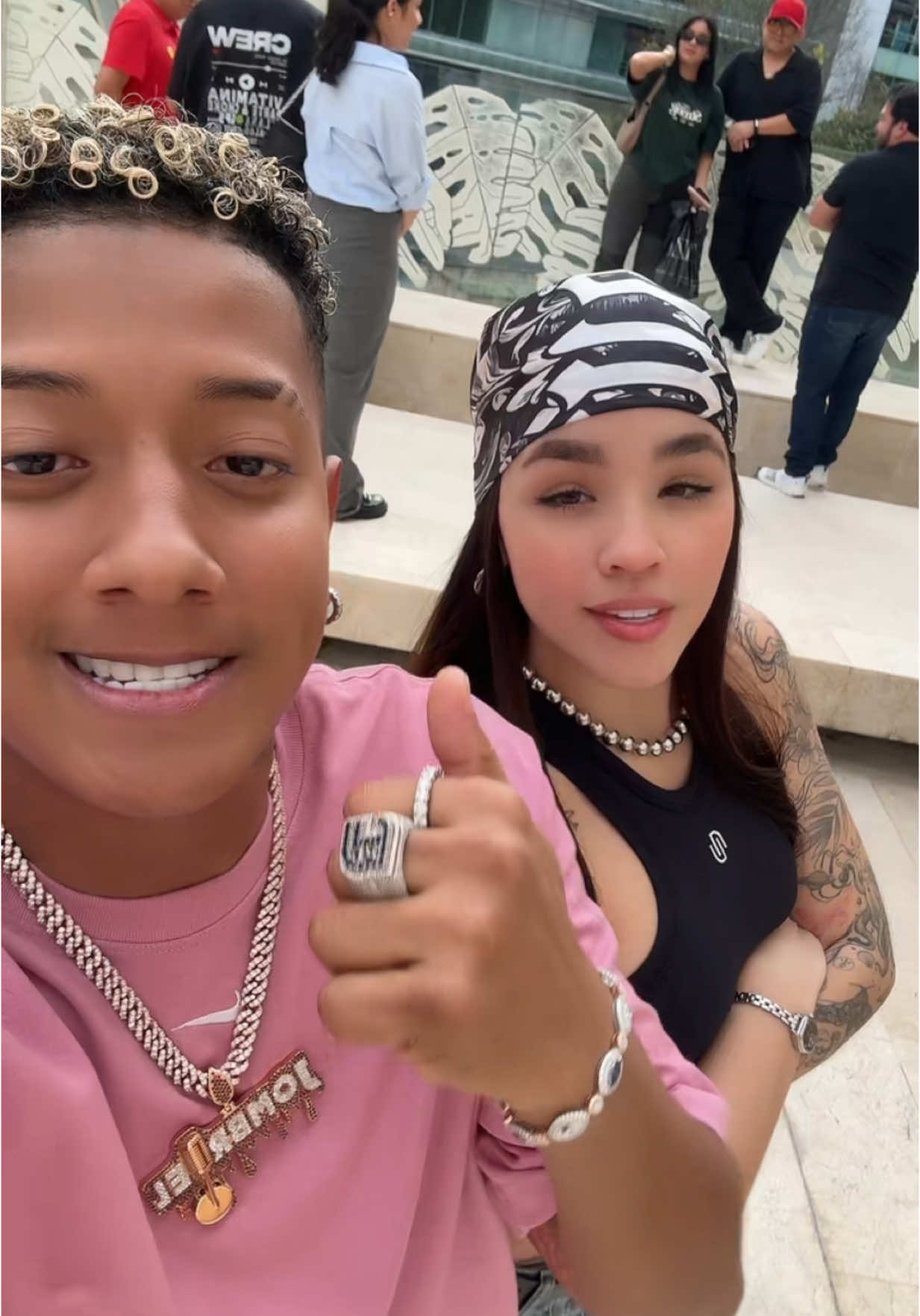 A post by @fer.realpe on TikTok caption: Me robaron el celular @Jombriel🩸🆕