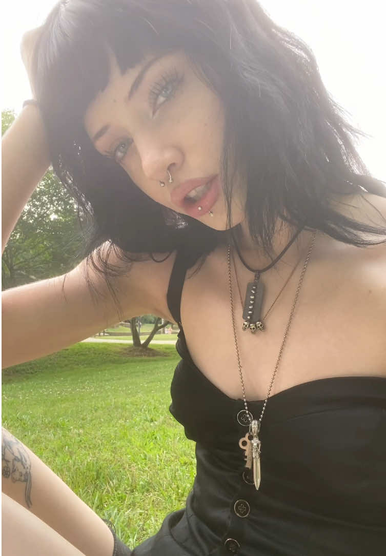 A post by @r053_55 on TikTok caption: 🗝️