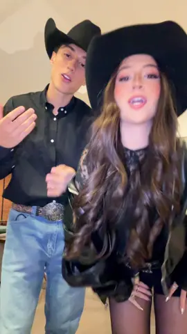 A post by @juliapimentelreal on TikTok caption: 🫵🏻🤠