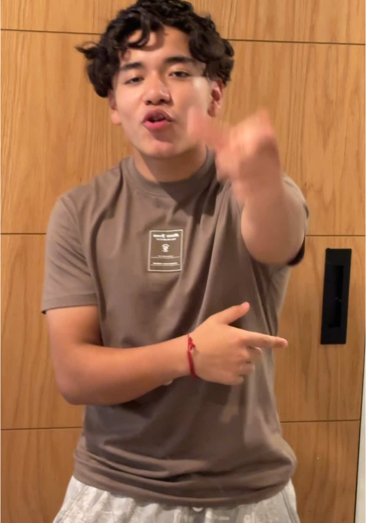 A post by @familyluigi on TikTok caption: Pa las girlas 🤓