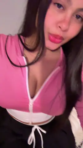 A post by @lun00.0 on TikTok caption: Oye C……🙈😅😌