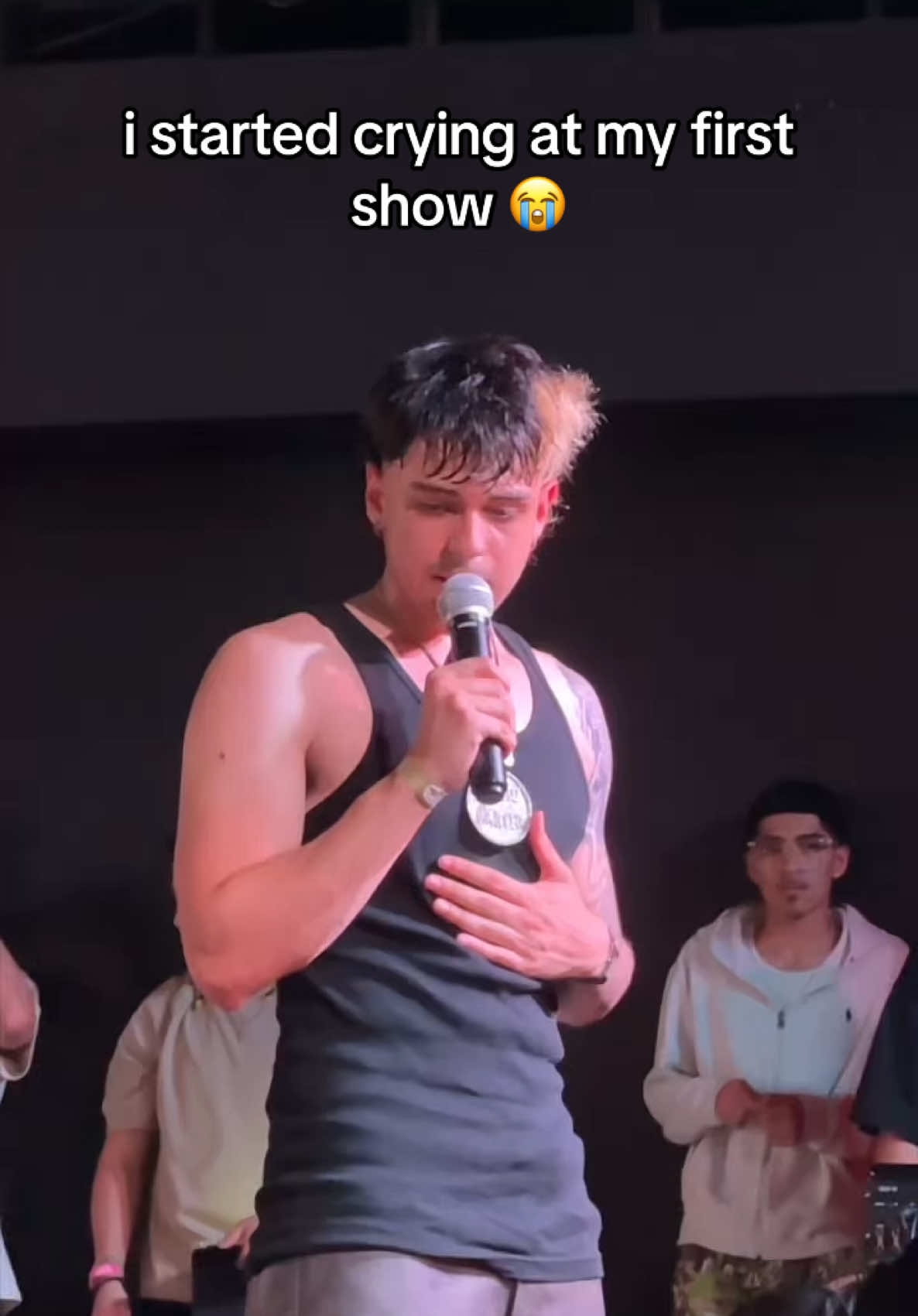 A post by @fabioguerrrraa on TikTok caption: siempre pienso en ti 🫶🏻 #fabioguerra #siemprepiensoenti #fyp #emotional 