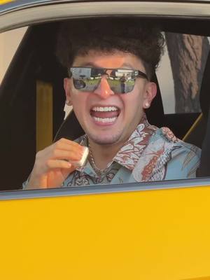 A post by @hotspanishmx on TikTok caption: Vuelta en un Lamborguini #fyp #parati 