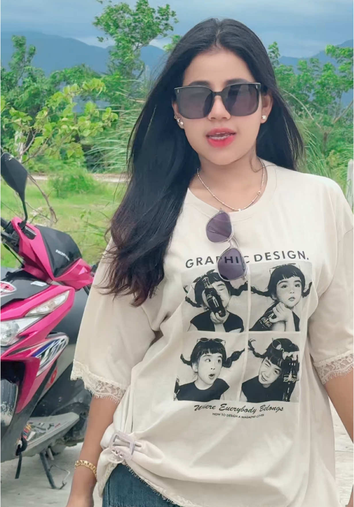A post by @bomalay551 on TikTok caption: မျက်မှန်နှစ်လက်နဲ့🙄🤌#myanmartiktok🇲🇲🇲🇲 #foryoupage❤️❤️ #fyp 