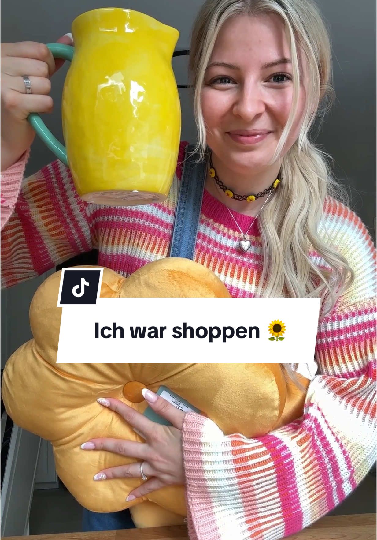 A post by @chaospony_ on TikTok caption: Leb in der Gegenwart! 🌻 Wie findest du die Sachen? 🧡 Instagram: Chaospony 💌 #asmrjanina #fyp #fypage #fürdich #fy #trendiing #viralvideo #selfcare #vlog #MaestriDelPov #foryoupage #funny #loveyou #loveyourself 