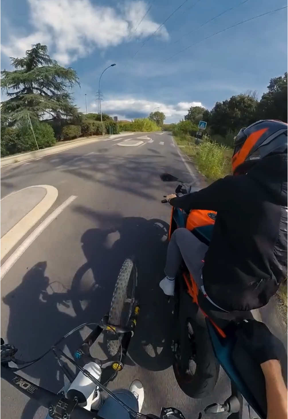 A post by @wibmerfabio on TikTok caption: Moto Tow in to close call 😂🙏🏼 @insta360_official 
