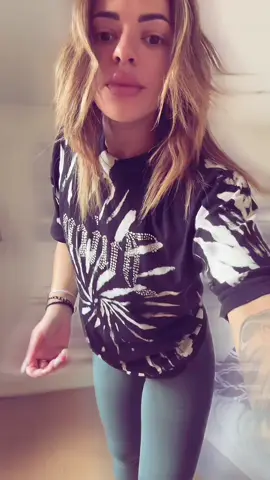 A post by @madyy_95 on TikTok caption: #foryoupage❤️❤️❤️foryou💞💞💜 #5pasiunidebine👑💙🔝 #stiu_ca_nu_o_sa__ajunga_pe_foryou #fypage #suntinspam🤦‍♂️ #fyp #for #bogdandelaploiesti #biju 