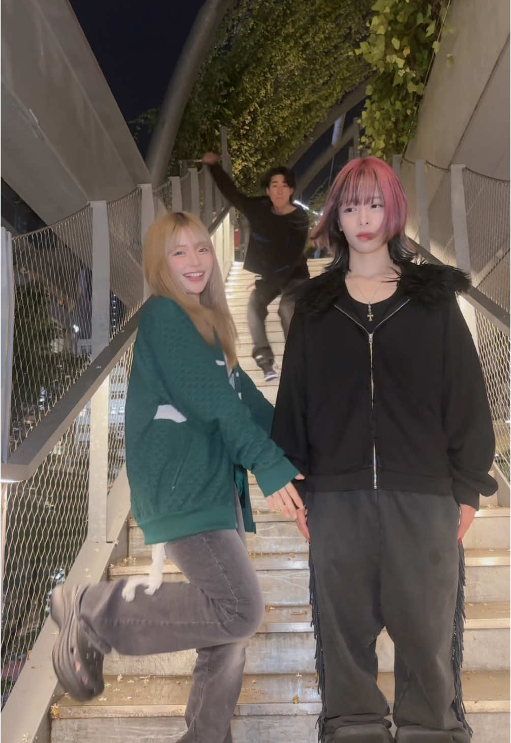 A post by @nenemonsterr on TikTok caption: ずっと撮りたかったやつ撮れた！それと後ろになんか居るの途中まで気付かんかった爆笑@May4 / メイフォー @ガミックス #ねねモンスター 