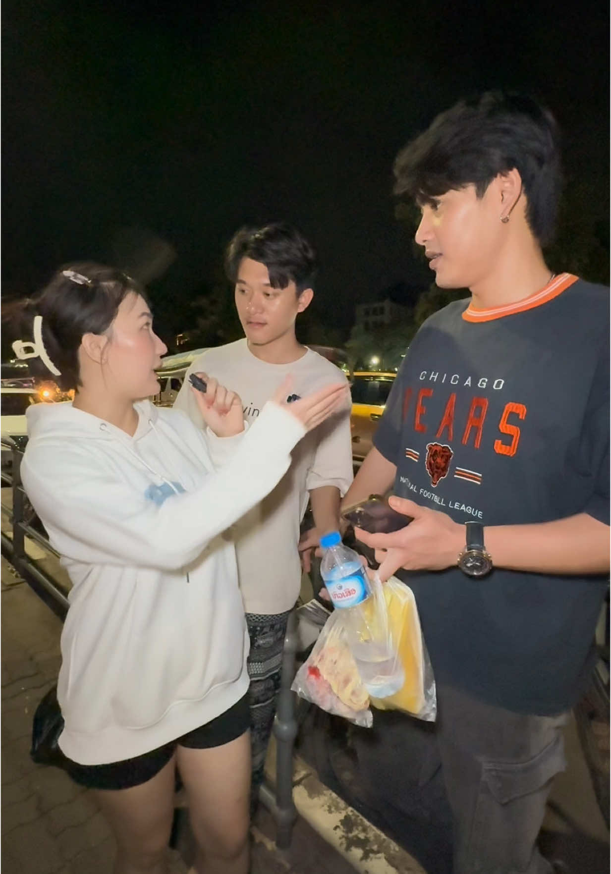 A post by @ on TikTok caption: #ອາລິສາເດີ້❤️🤗 