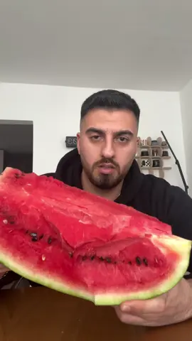 A post by @tahdur on TikTok caption: die erste wassermelone des jahres 