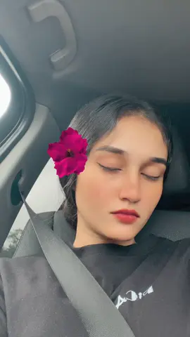 A post by @ishini_wijesinghe on TikTok caption: 🌸 #onemillionaudition #trending #ishiniwijesinghe #viralvideo #foryou 
