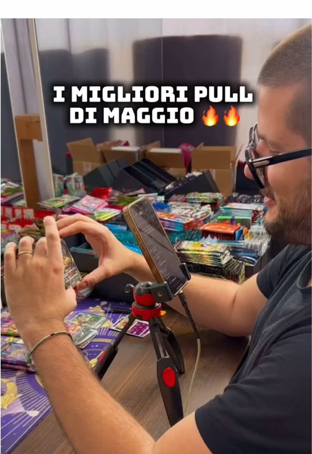 A post by @granmaestro_sowe on TikTok caption: Alcuni dei migliori pull di maggio 🔥  #live #sbustamentolive #sbustinglive #pokemon #onepiece #mangaonepiece #manga   