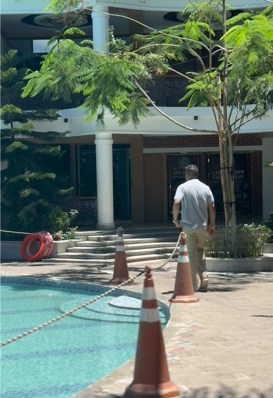 A post by @ashrafmiahsrz on TikTok caption: 😎❤️