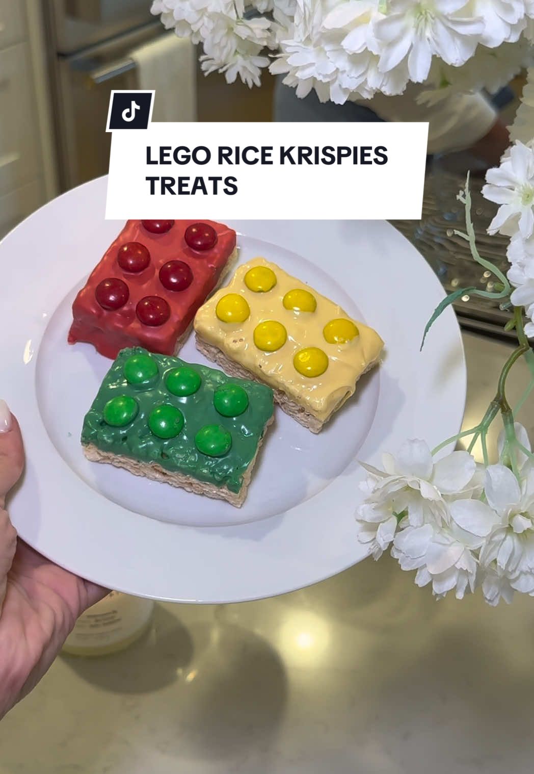 A post by @the_avantgarde on TikTok caption: These Lego treats would be so cute for a Lego themed party, so easy to make. #lego #easydessert #party #dessert 