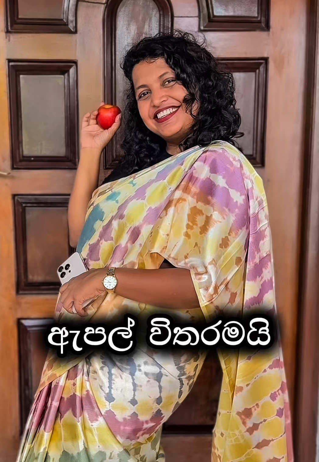 A post by @magic_compass on TikTok caption: ඇපල් තමයි ජීවිතේ…  #shopping #srilanka #grwm #tiktoktainment #kuchiandbuchi #tiktokvlog #Vlog #fyp #petta #whattowear #fashiontok  @Apple Sarees 