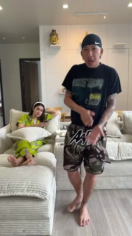 A post by @ on TikTok caption: อะไรของมัน