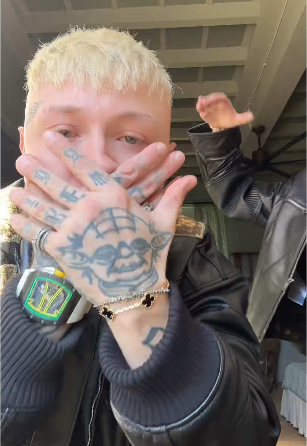 A post by @tonyboygohardd on TikTok caption: QUESTIONE DI STEP 🤷🏼‍♂️🧗🏻@Lazza 