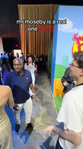 A post by @harry.daniels on TikTok caption: there is so much going on in this video annie and phil ilysm #suitelifeofzackandcody #suitelifeondeck #disneychannel 