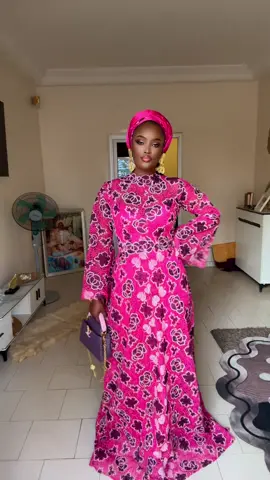 A post by @yayedaroukawsara on TikTok caption: 💜🩷✨#pourtoi #mouride #bayefall 