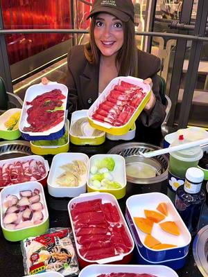 A post by @edurnyx on TikTok caption: ESTE HOTPOT VIVE EN 2050  😱LAOWANG Hotpot📍 (Carrer del Progrés, 316, 08918 Badalona) #fyp #parati #viral #asmr #food #foodie #CHINA #badalona #hotpot #chinatiktok 