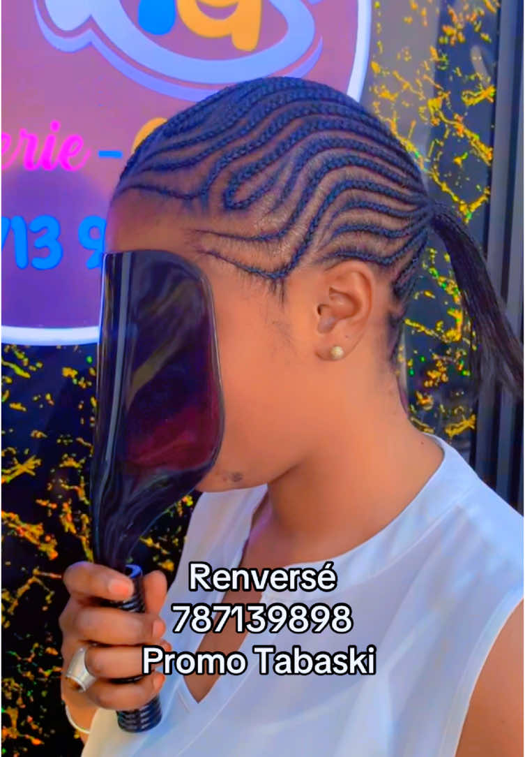 A post by @yonahair221 on TikTok caption: Renversé mode Tabaski #tresseafricaine #tresse #tiktoksenegal🇸🇳 #tabaski #mode #coiffure #galsen_tiktok  
