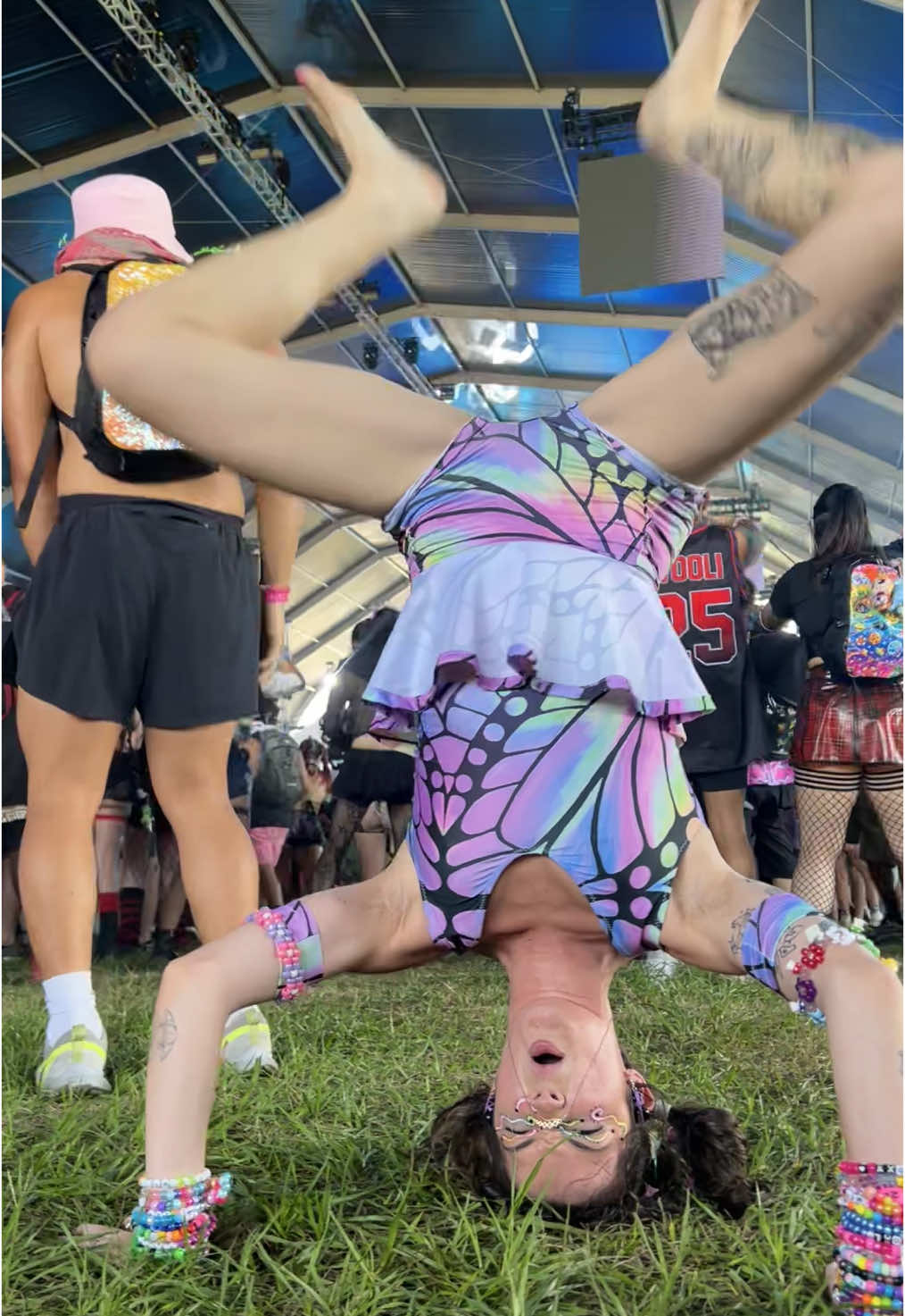 A post by @queerbassqueen on TikTok caption: Unhinged [wholesome] @AHEE I love that nobody in the crowd was even phased by an upside down raver #edmcommunity #ravers #dubstep #edmtiktok #rave 