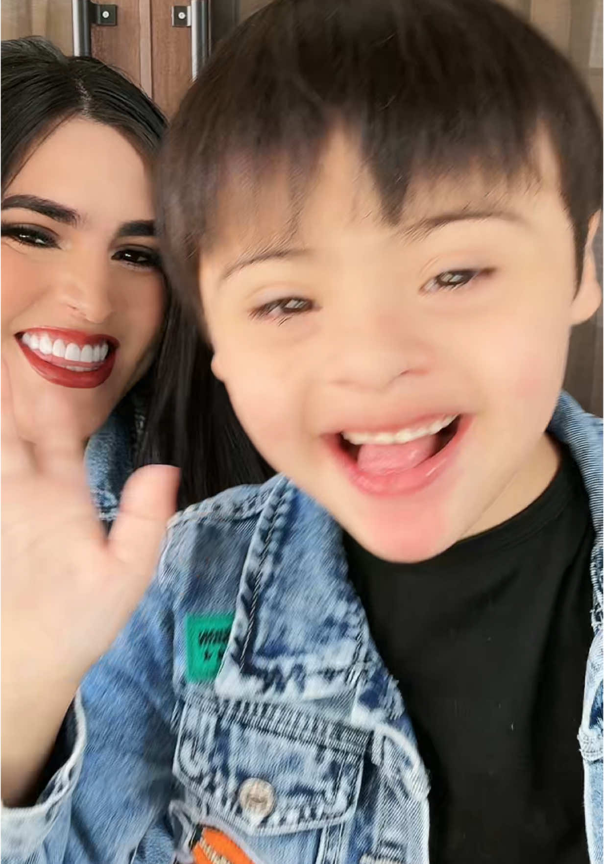A post by @roxysomoza03 on TikTok caption: 😍✨