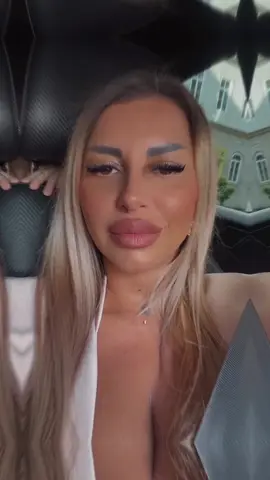 A post by @todoranlarisa on TikTok caption: #✌🏼 #😜 